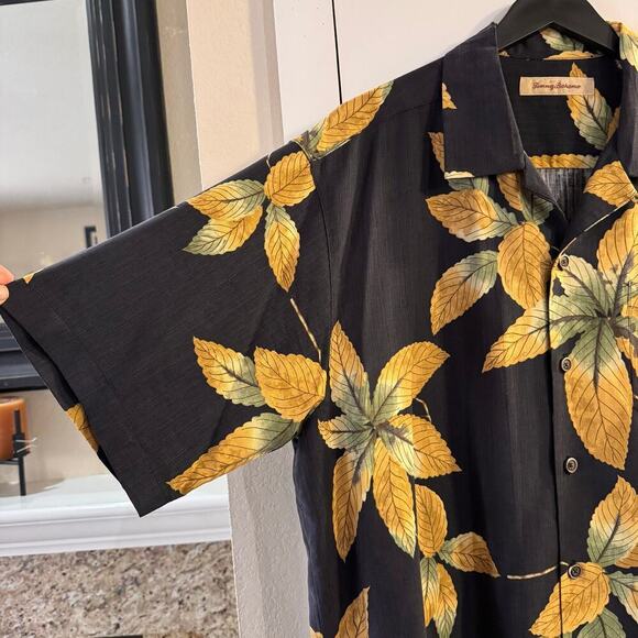 Tommy Bahama Mens Large Black Gold Leaf Silk Button Up Hawaiian Shirt Resortwear - Picture 3 of 6